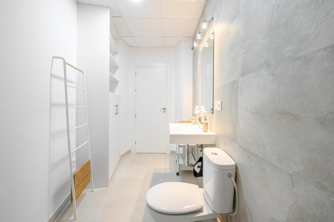 Modern 3 Bedroom, City Center With Patio & High Ceilings By 10Tosea Malaga Zewnętrze zdjęcie
